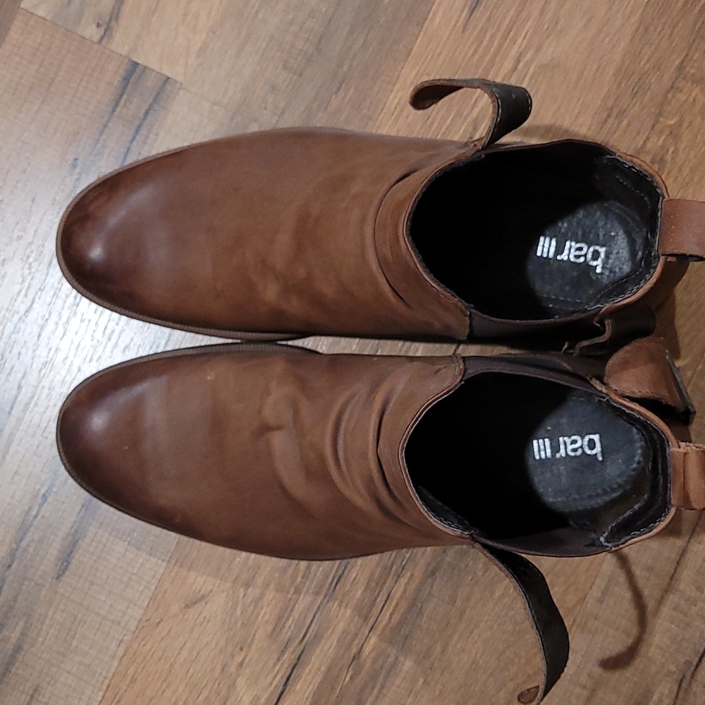 Size 9.5 M, BAR III Shoes.